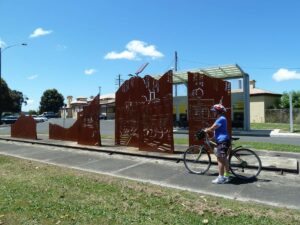 Colac Station's bus shelter (background) houses trail information [2011]