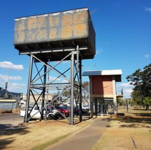 Old water tank for steam locos at Katherine (Garry Long 2018)