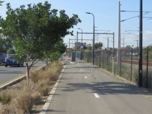 Now this is more like a greenway. Vegetation strip separates cars from cyclists [2020]