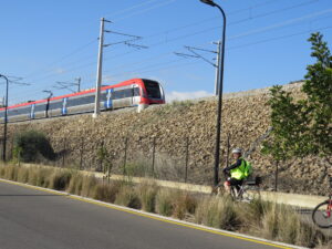 At Daws Rd, Ascot Park, the train has an overpass [2020]