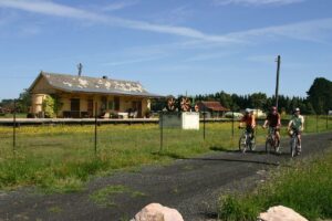 The trail from Oberon Railway Station is now overgrown [2009]