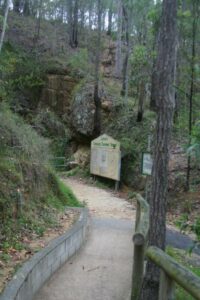 The approach to the tunnel entrance (2007)