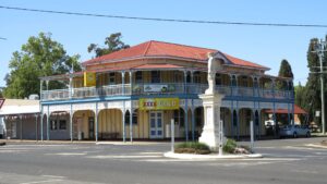 The Radnor Hotel is a feature of Blackbutt, which has many other facilities. (2018)