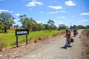 The northern trailhead has car parking and a shady picnic table [Alex Thompson, 2014]