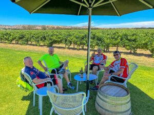 Taking a break at Artisans near Tanunda – one of the wineries en route [2022]