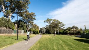 Typical parkland along the way, here the Outer Circle Linear Park in Kew [2020]