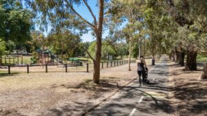 Watch the kerbs on narrow path in Boroondara Park, East Camberwell (2020)