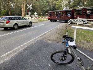 The road crossing in Clematis could use a raised shared path [2023]