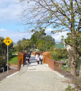 Enjoying the Red Bridge over the Maroondah Hwy at Lilydale [2011]