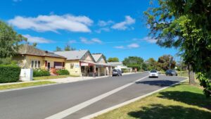 The town has a few places to get food and some nice spots to eat it [2022]