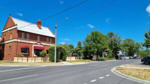 While not a large town, Loch has numerous eating establishments [2022]