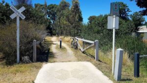 Unassuming entrance to the trail on Midland Hwy [Garry Long, 2023]