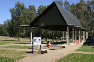 The trailhead in Apex Park, Wangaratta, is next to the Ovens River [2009]