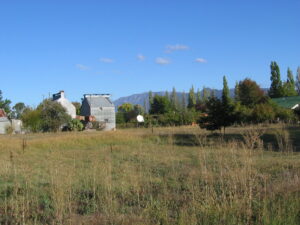 Typical scenery in Ovens River Valley of hop and tobacco drying kilns [2006]