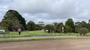 Trail users may feel a little unwelcome entering the Cobden Golf Course [2024]